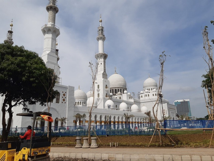 Jokowi Resmikan Masjid Raya Sheikh Zayed, Kemenag: Ini Hibah dari Presiden UEA