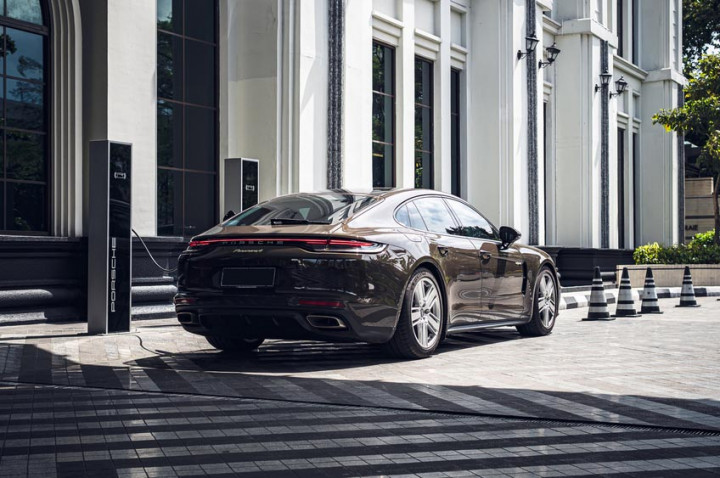 Porsche Bikin Charging Station Di Bandung, Bisa Dipakai Mobil Apa Saja