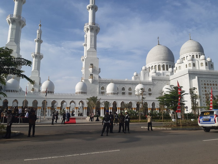 Masjid Sheikh Zayed Solo Masih Tertutup untuk Umum
