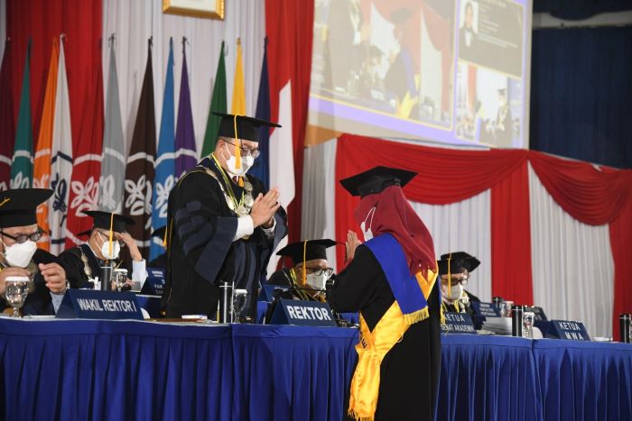 Wisuda 1.080 Lulusan Sekolah Vokasi IPB, Rektor Beri Wejangan Ini