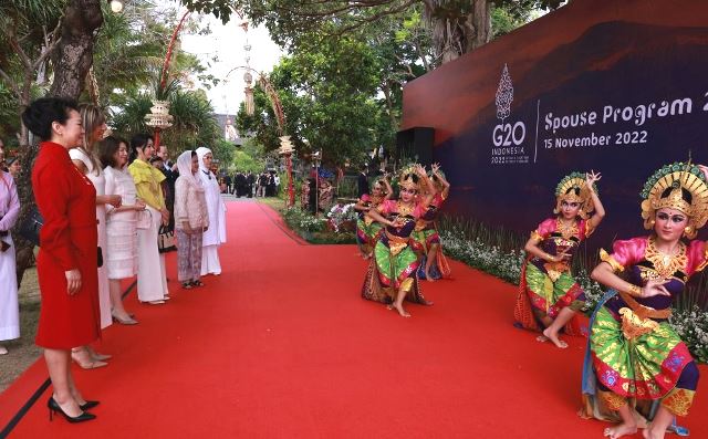 Sambut Para Pendamping Pemimpin G20, Ibu Iriana Ajak Para Tamu Lihat Kearifan Lokal Indonesia