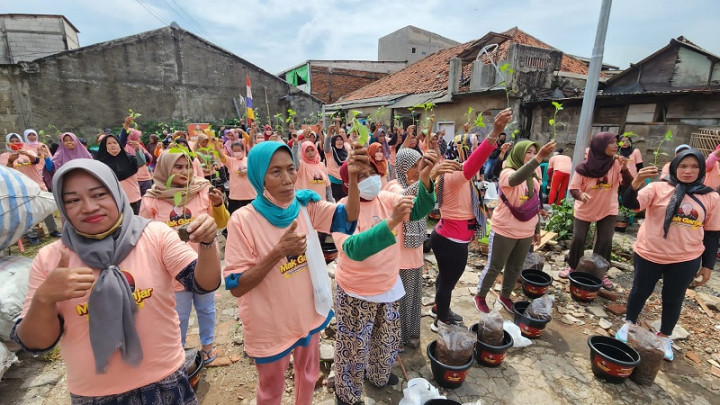 Ketahanan Pangan, Ratusan Bibit Pohon Cabai Disebar di Cilincing