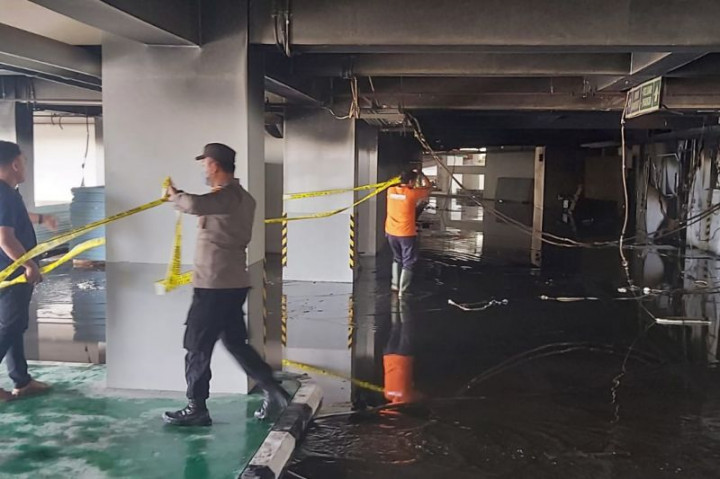 Polisi Selidiki Penyebab Kebakaran di Lampung City Mall