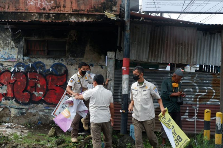 Satpol PP Sleman Copot Spanduk Provokatif Jelang Pemilu 2024