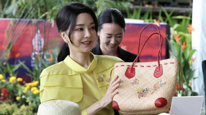 Mirip Artis, Ibu Negara Korea Selatan Kim Keon-hee Curi Perhatian Netizen Indonesia