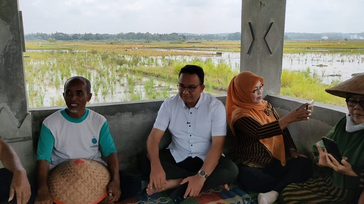 Blusukan ke Kulon Progo, Anies Dengarkan Curhatan Para Petani
