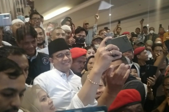 Anies Ajak Relawan Tangkal Hoaks