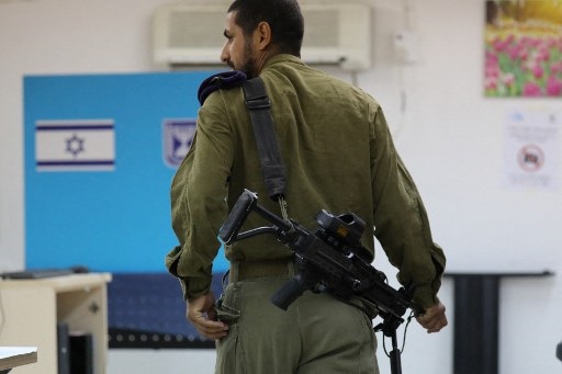 Israel Sebarkan Robot Bersenjata, Buru Warga Palestina di Tepi Barat