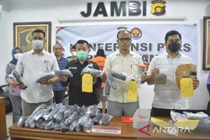 Diupah Rp20 Ribu, Pelajar di Jambi jadi Kurir 4 Kg Ganja