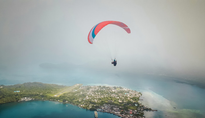 Mapagama UGM Ukir Sejarah, Paralayang Pertama dari Puncak Gunung Api Banda
