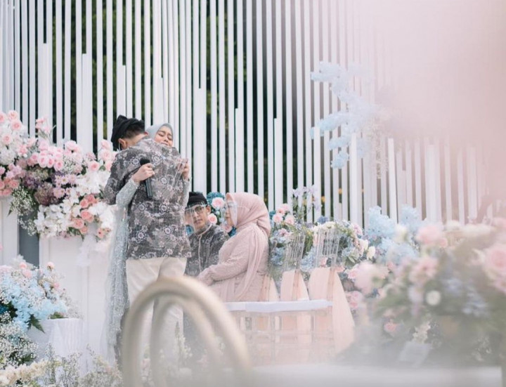 Rizky Billar Dikabarkan Terjerat Utang, Lesti Kejora Pamer Makanan Mewah