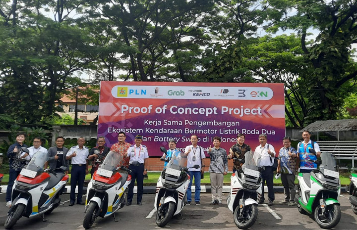 Harga Baterai & Jarak Tempuh, Alasan Motor Listrik Belum Diterima