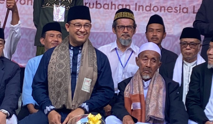 Sowan dan Silaturahmi, Anies Disambut Hangat Keluarga Besar Ponpes Mathla'ul Khaer Tasikmalaya