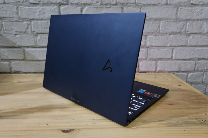 Asus Zenbook S13, Ringkas, Bertenaga