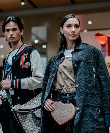 Jelang Liburan, Coach Usung Tema 'Feel the Wonder' untuk Koleksi Holiday 2022