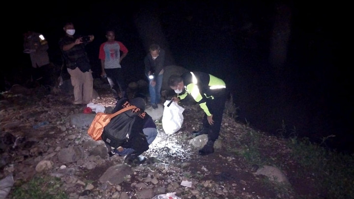 Warga Geger Temukan Limbah Medis di Sungai Cirebon