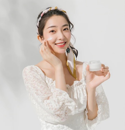 3 Cara Menjaga Kulit Tetap Kenyal, Bahkan di Musim Penghujan