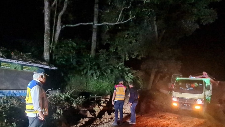 Menteri PUPR Harap Longsoran Jalan Nasional Cianjur-Puncak Terbuka Siang Ini