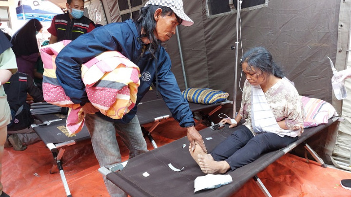 Nearly 24 Hours Buried in Ruins, Aminah Survived the Cianjur Earthquake