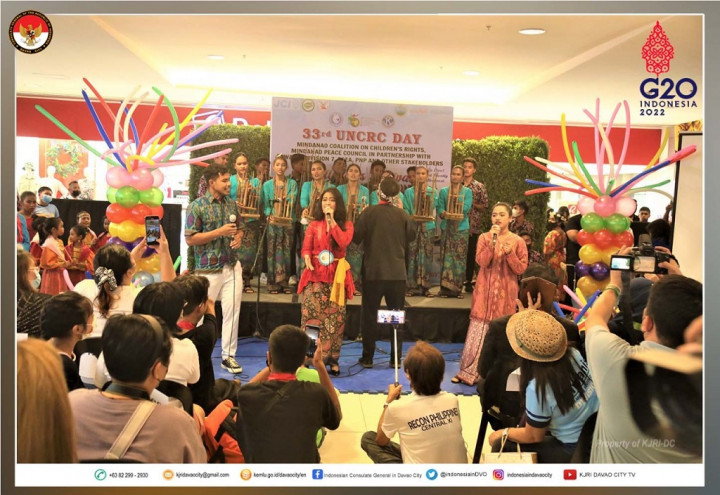 Tepuk Tangan Meriah Warnai Pertunjukan Musik Angklung di Davao City