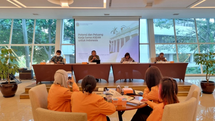 Bersama Universitas Jayabaya, Kemenlu Diskusikan Peran RI dalam Kerja Sama ASEAN