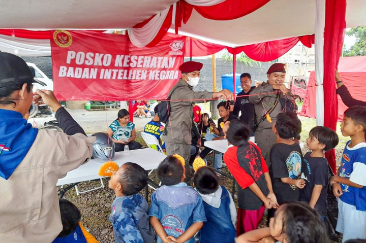 Tim Kemanusiaan BIN Sisir Warga Terdampak Gempa Cianjur yang Terisolasi