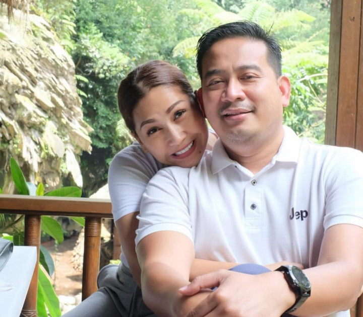 Suaminya Dipecat dari Kepolisian, Tata Janeeta Menutup Diri