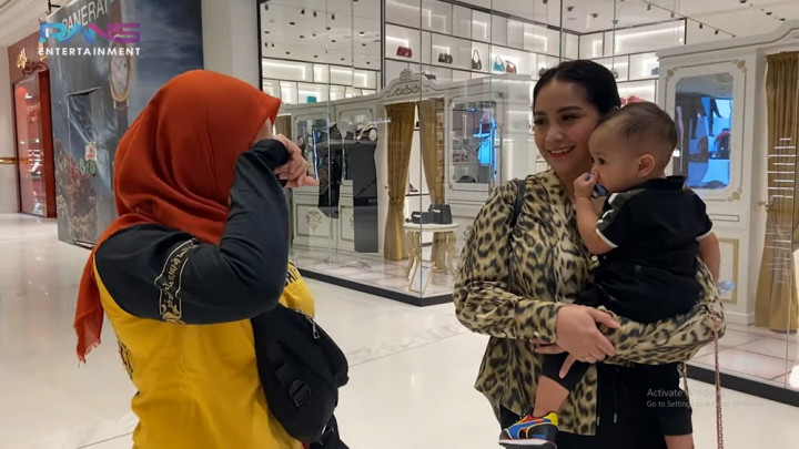 Bertemu Rayyanza di Qatar, Seorang Ibu Sampai Menangis