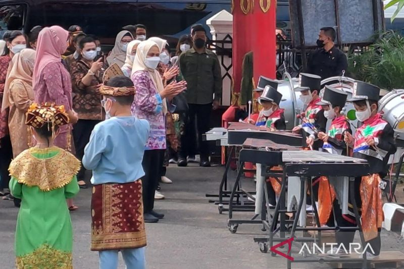 Iriana Jokowi Ajak Anak TK di Palembang Mencintai Lingkungan