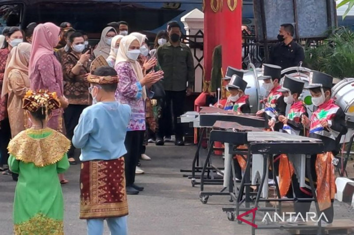 Iriana Jokowi Ajak Anak TK di Palembang Mencintai Lingkungan