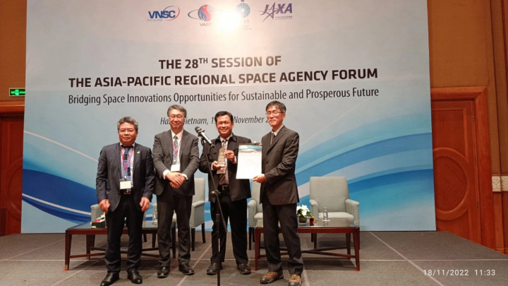 Buat Program Pemantauan Penanaman Padi, Periset Indonesia Terima Space Achievement Award