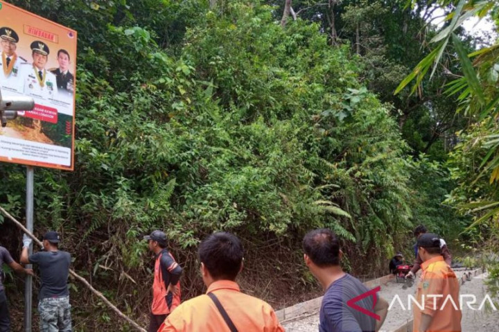 BPBD OKU Pasang Rambu Peringatan Dini di Daerah Rawan Bencana
