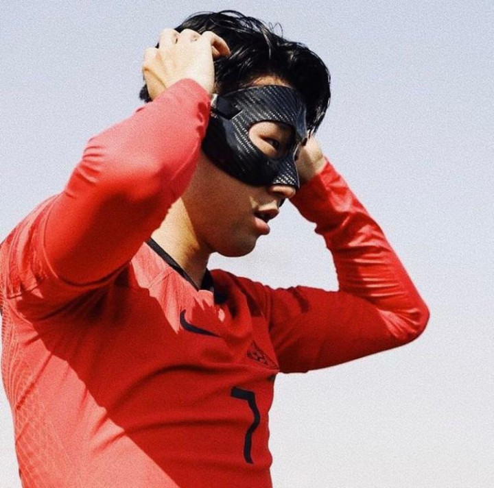 Bukan Gaya-gayaan, Ini Alasan Son Heung-Min Pakai Topeng di Piala Dunia Qatar
