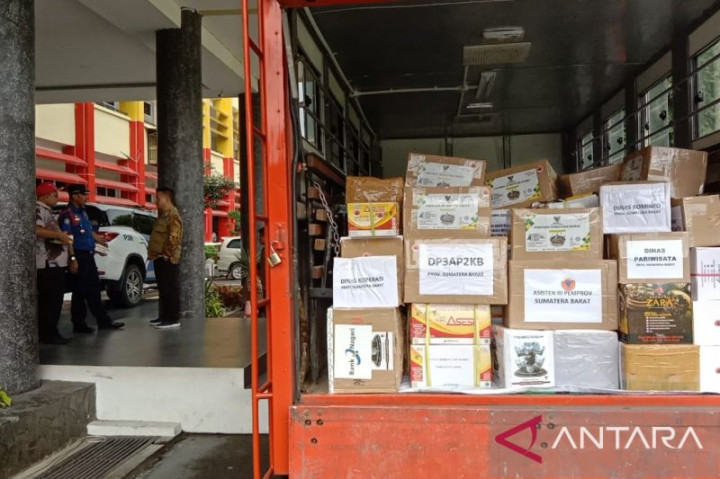 1,5 Ton Rendang Dikirim Sumbar untuk Korban Gempa Cianjur