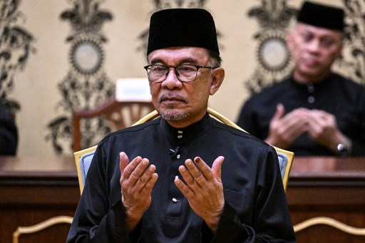 Jokowi Jadi Kepala Negara Pertama yang Ucapkan Selamat ke Anwar Ibrahim
