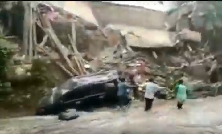 Tanggul Sungai Jebol di Pasuruan, Sebuah Mobil Terseret