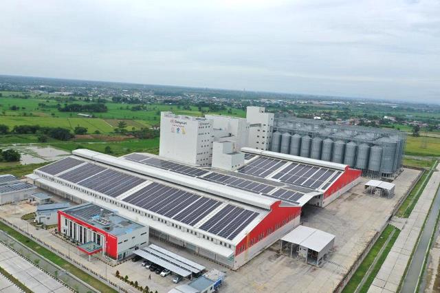 Bungasari meresmikan PLTS Atap Bungasari Medan, di Sumatra Utara. (Foto: Dok. Istimewa)