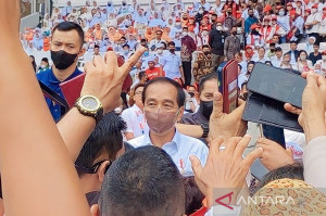 Jokowi Ajak Relawan Mengheningkan Cipta untuk Korban Gempa Cianjur