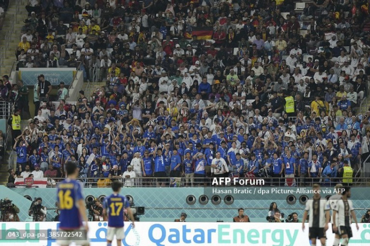 Mengapa Fans Jepang Suka Bersih-bersih Tribun? Ini Jawabannya!