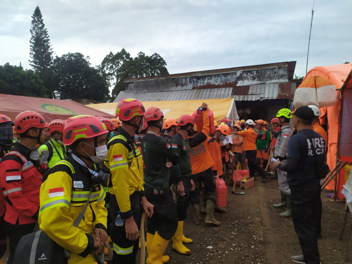 Tim SAR Gabungan Lanjutkan Pencarian 14 Korban Gempa Cianjur