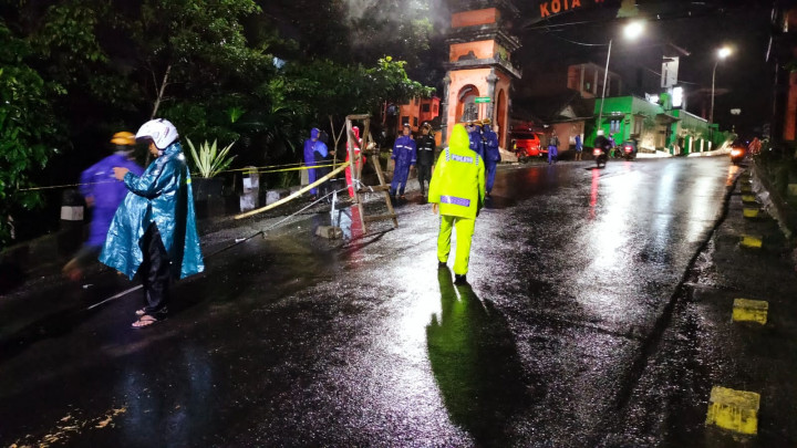 Jalur Alternatif Malang-Batu Putus karena Longsor