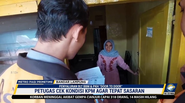 PT Pos <i>Door-to-Door</i> Salurkan BLT BBM Tahap II di Bandar Lampung