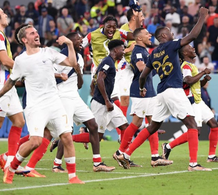 Selebrasi punggawa timnas Prancis usai memastikan diri lolos dari fase grup. (instagram @fff)