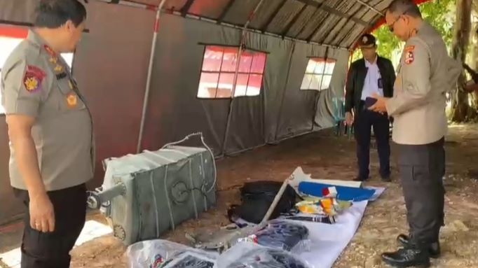 Serpihan Helikopter Polri Ditemukan di Pantai Burung Mandi