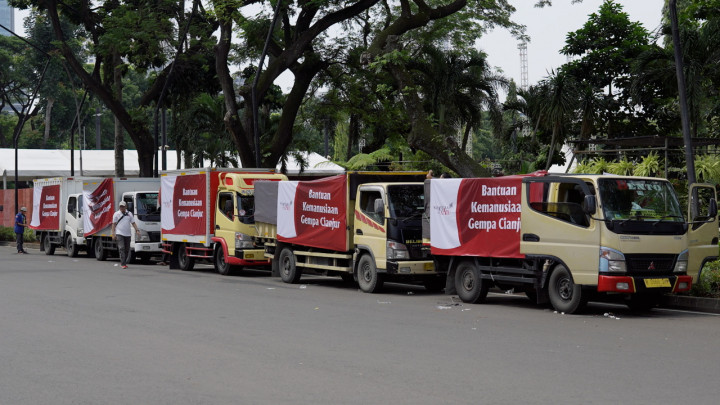 Bantu Korban Gempa Cianjur, Relawan Terjunkan 14 Truk Logistik
