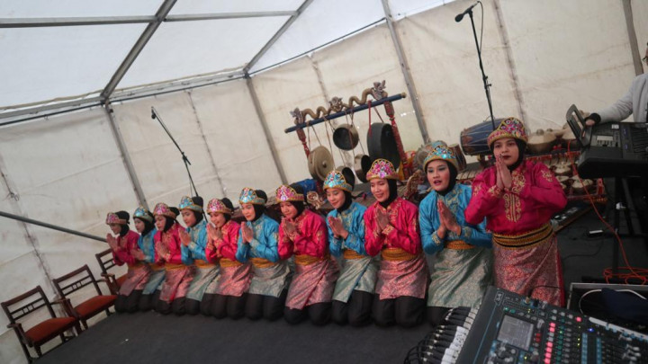 Mahasiswa Indonesia Pukau Masyarakat Oxford Lewat Tarian Aceh yang Hampir Punah, Rateb Meuseukat