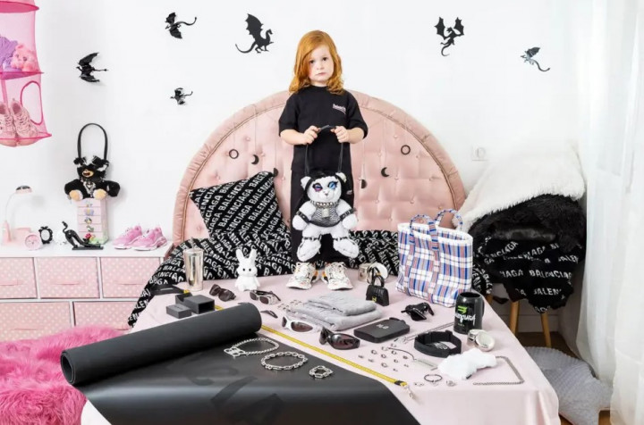 Balenciaga Buka Suara Soal Kampanye Model Anak Pegang Boneka BDSM