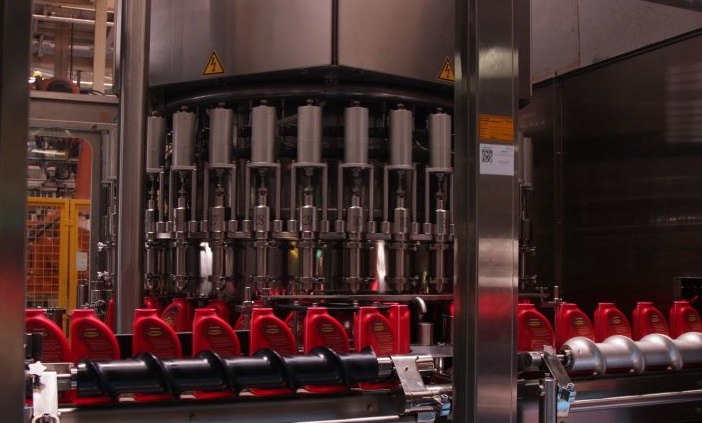 Begini Proses Produksi Pelumas dari Bahan Baku hingga Siap Edar