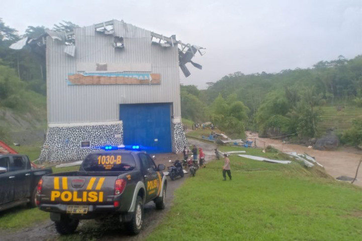 Pasokan Listrik di Garut Dipastikan Aman usai Pipa PLTMH Cirompang Bocor