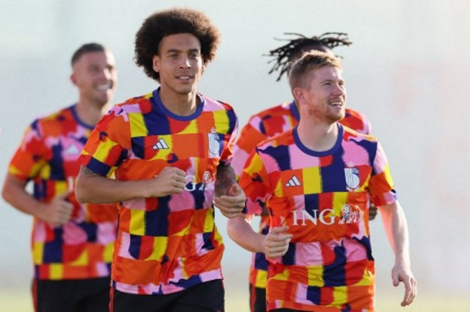 Jersey latihan Timnas Belgia yang sempat dilarang di Piala Dunia 2022 (Foto: JACK GUEZ / AFP)